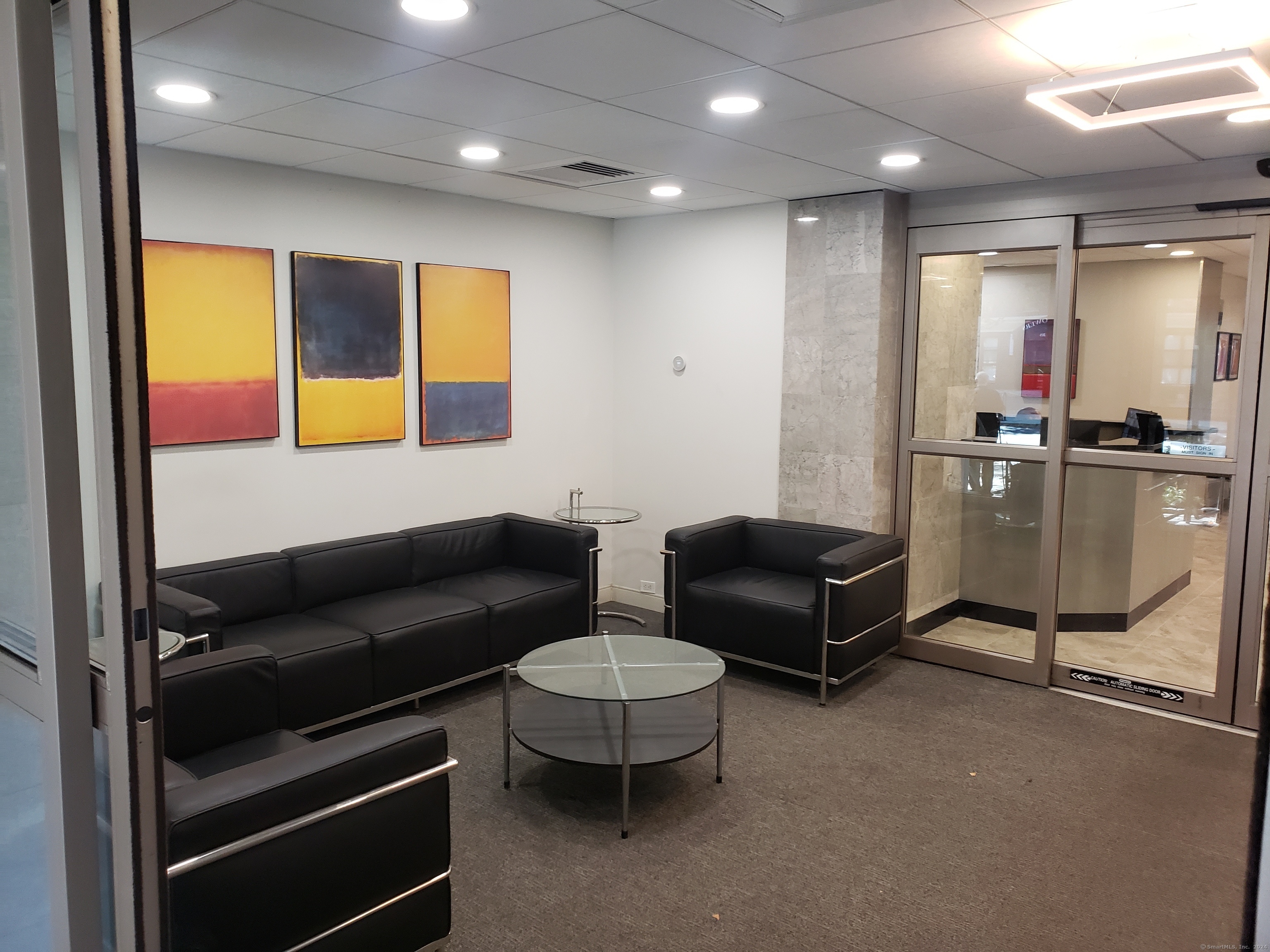 100 York Street, Unit 9B New Haven, CT 06511 - Photo 2 of 17 a living room with furniture a ceiling fan and a window