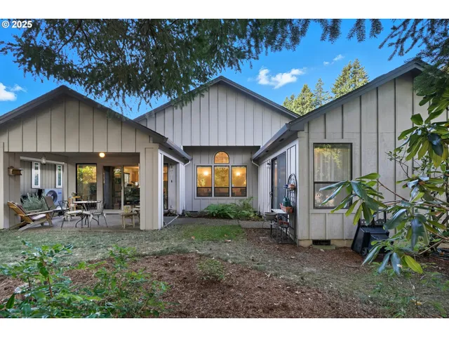 a view of a house with porch and garden