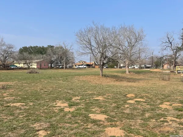 $125,000 | 775-769 4th Street, Floresville, TX 78114