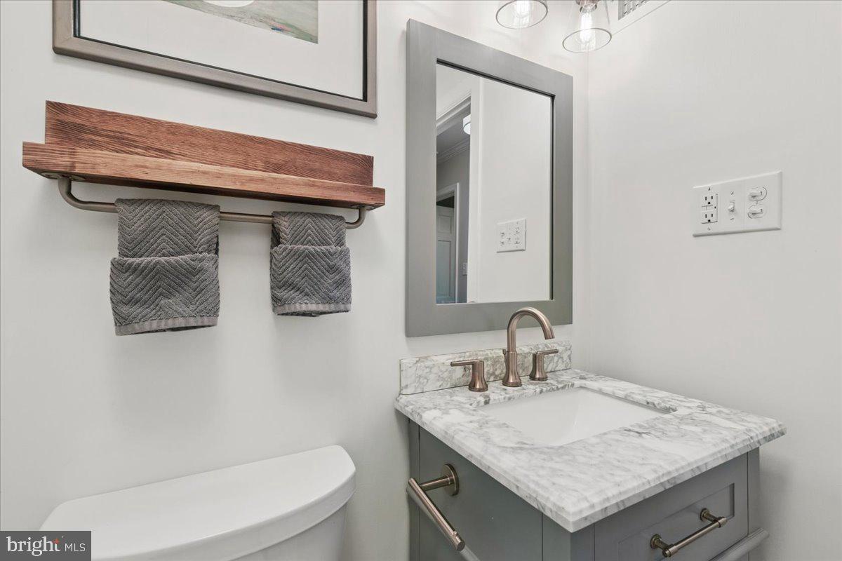 2648 Ogleton Road Annapolis, MD 21403 - Photo 26 of 48 Hallway bathroom