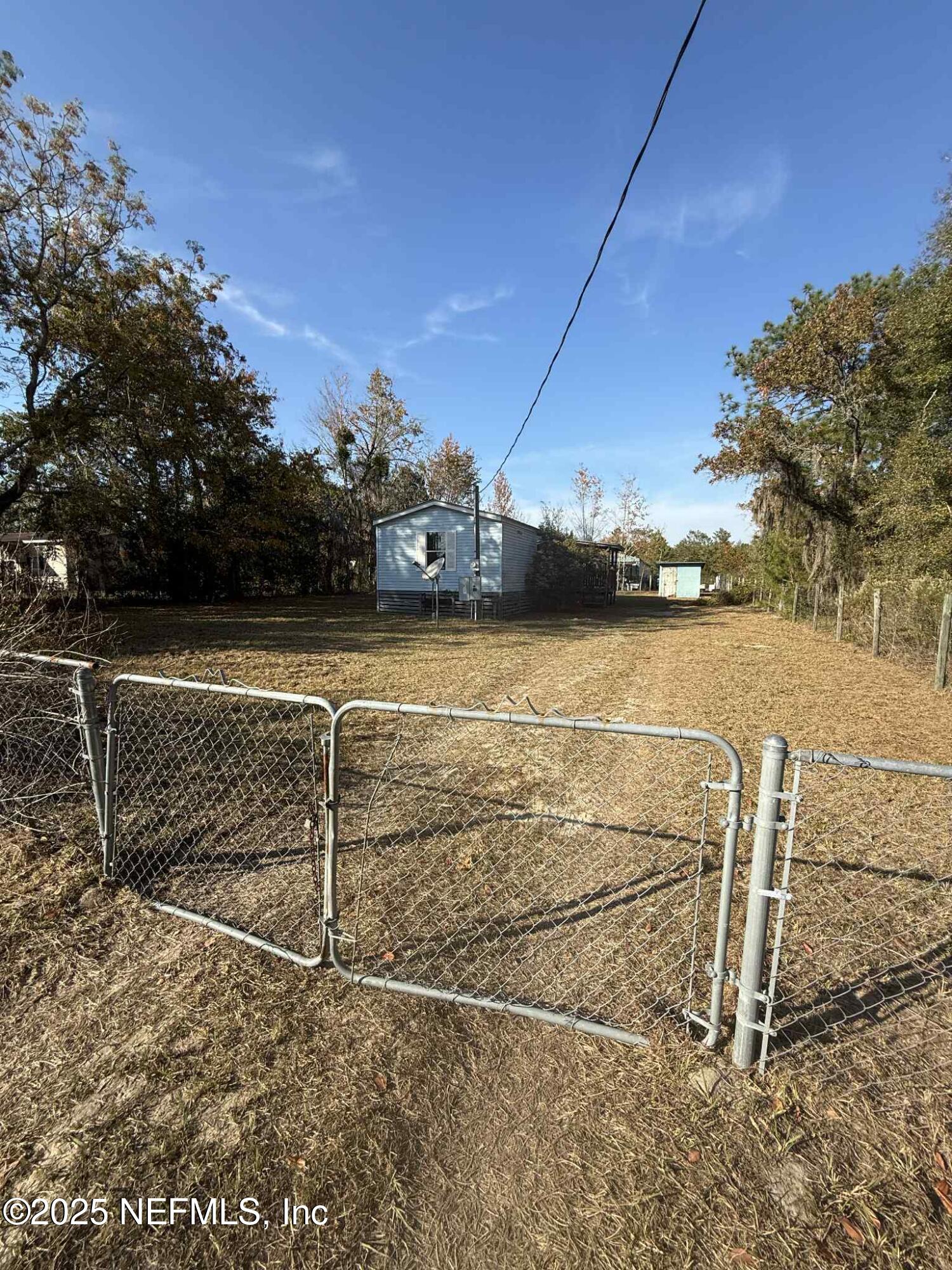 550 Interlachen Boulevard Interlachen, FL 32148 - Photo 2 of 15 a view of a tennis court