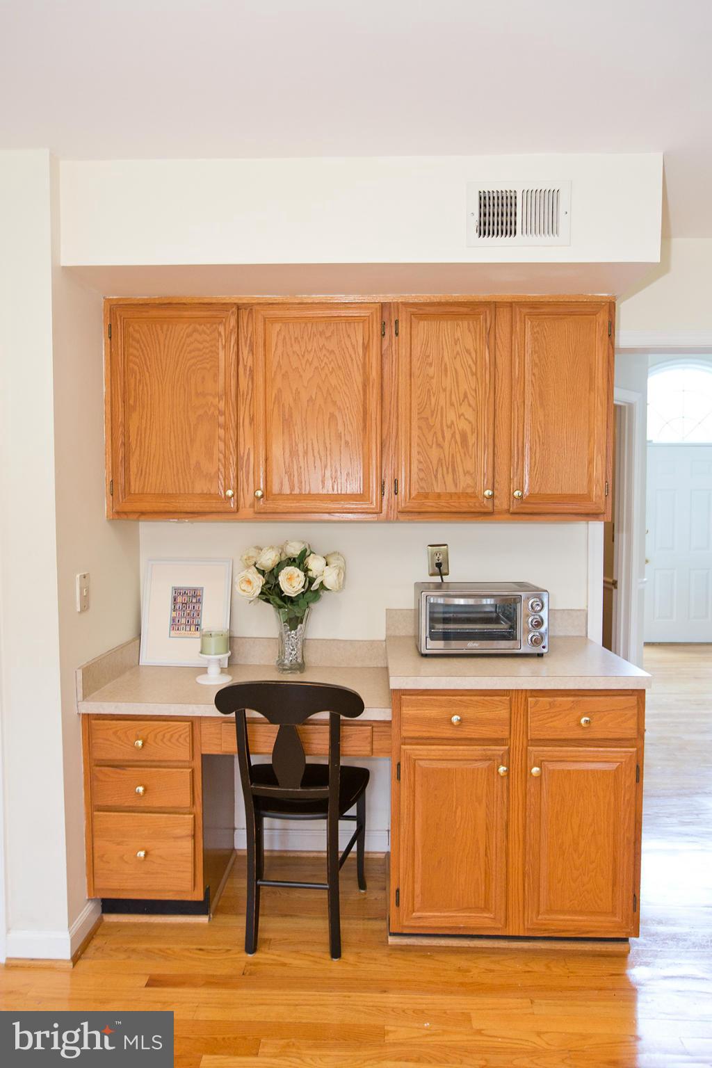 3713 Beaver Ford Road Woodbridge, VA 22192 - Photo 13 of 30 Planning desk.