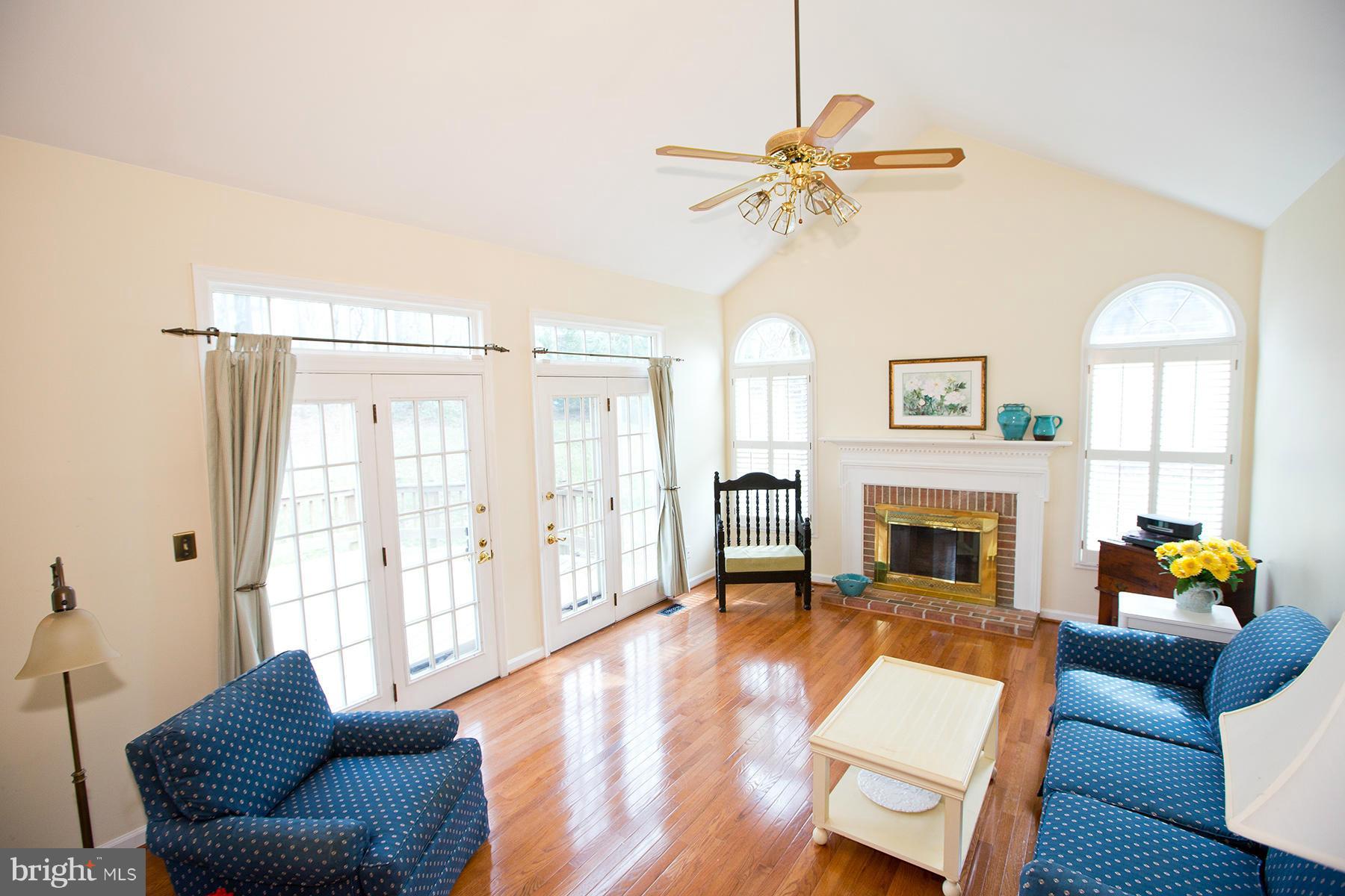 3713 Beaver Ford Road Woodbridge, VA 22192 - Photo 15 of 30 Family Room features cathedral ceiling.