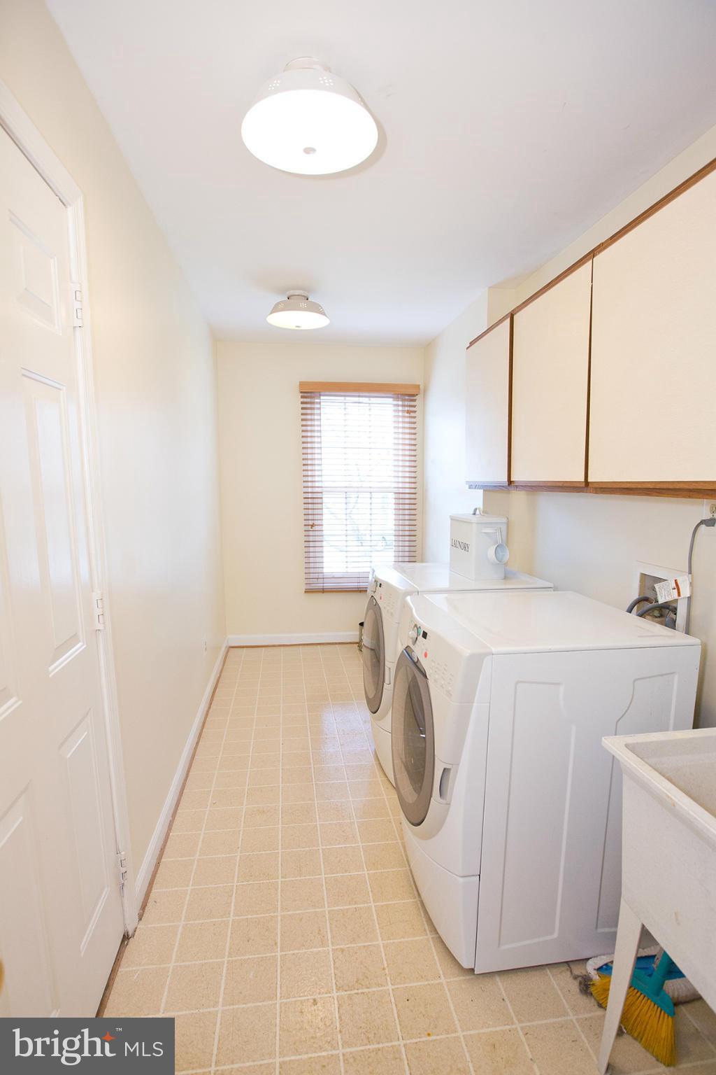 3713 Beaver Ford Road Woodbridge, VA 22192 - Photo 18 of 30 Laundry located off garage