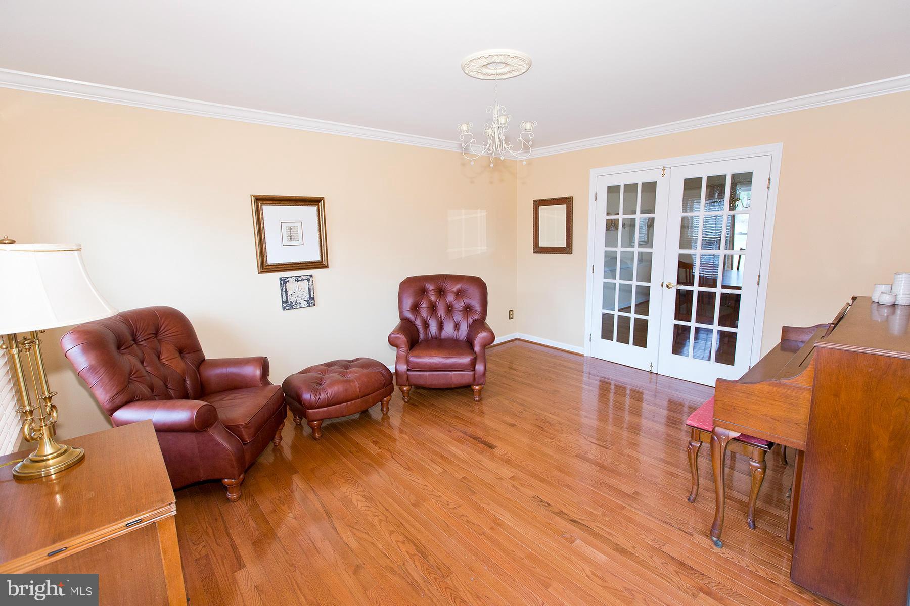 3713 Beaver Ford Road Woodbridge, VA 22192 - Photo 7 of 30 Living Room
