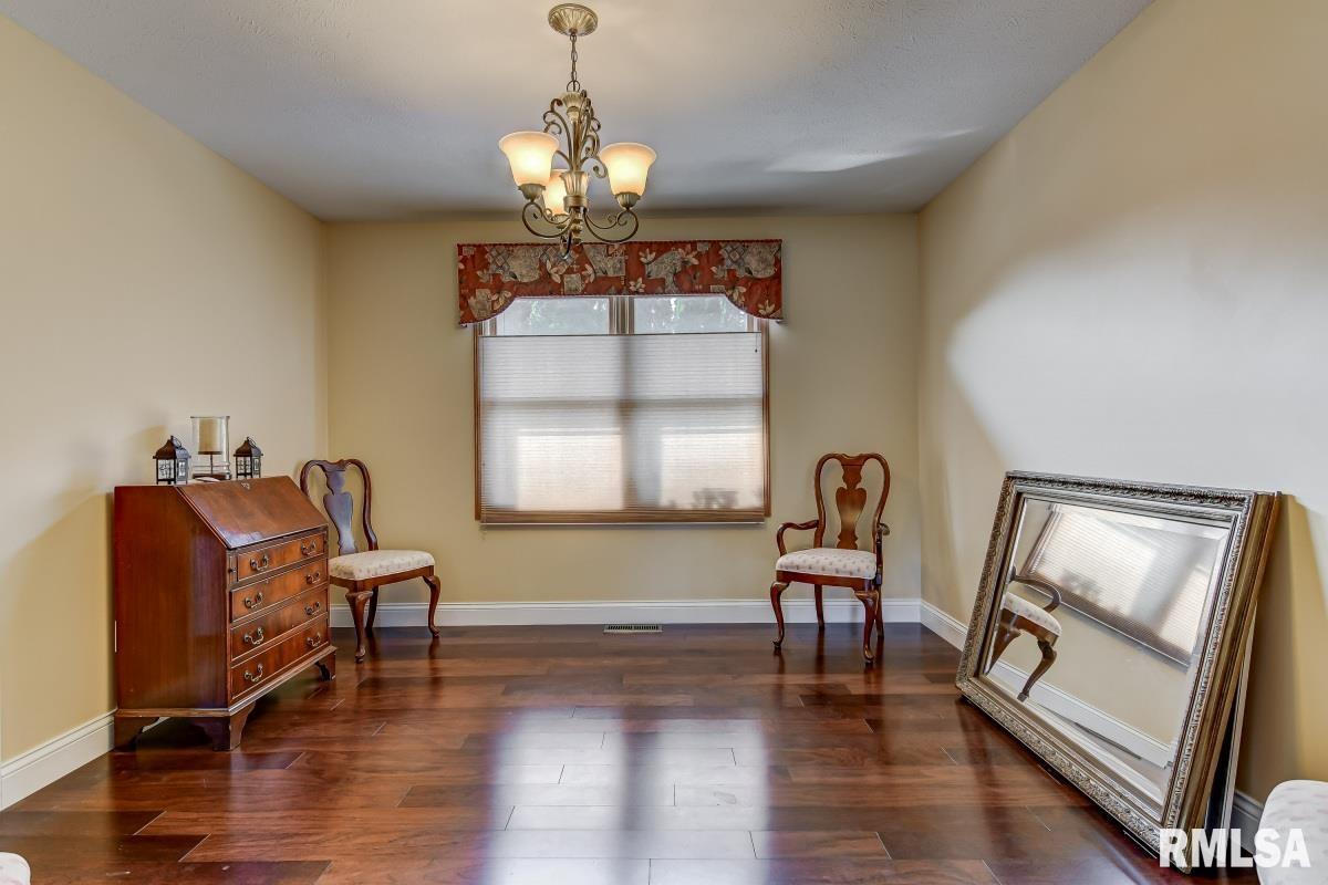 4400 Fielding Drive Springfield, IL 62711 - Photo 10 of 35