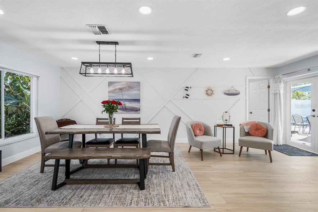 309 11th Street Southwest Ruskin, FL 33570 - Photo 5 of 48