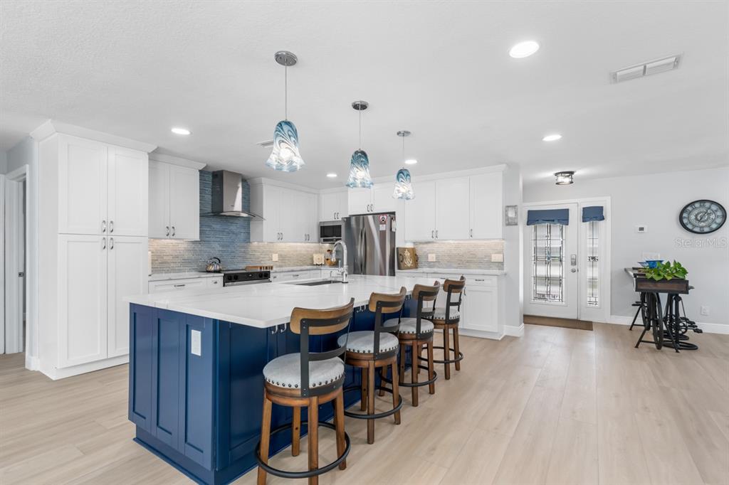 309 11th Street Southwest Ruskin, FL 33570 - Photo 8 of 48