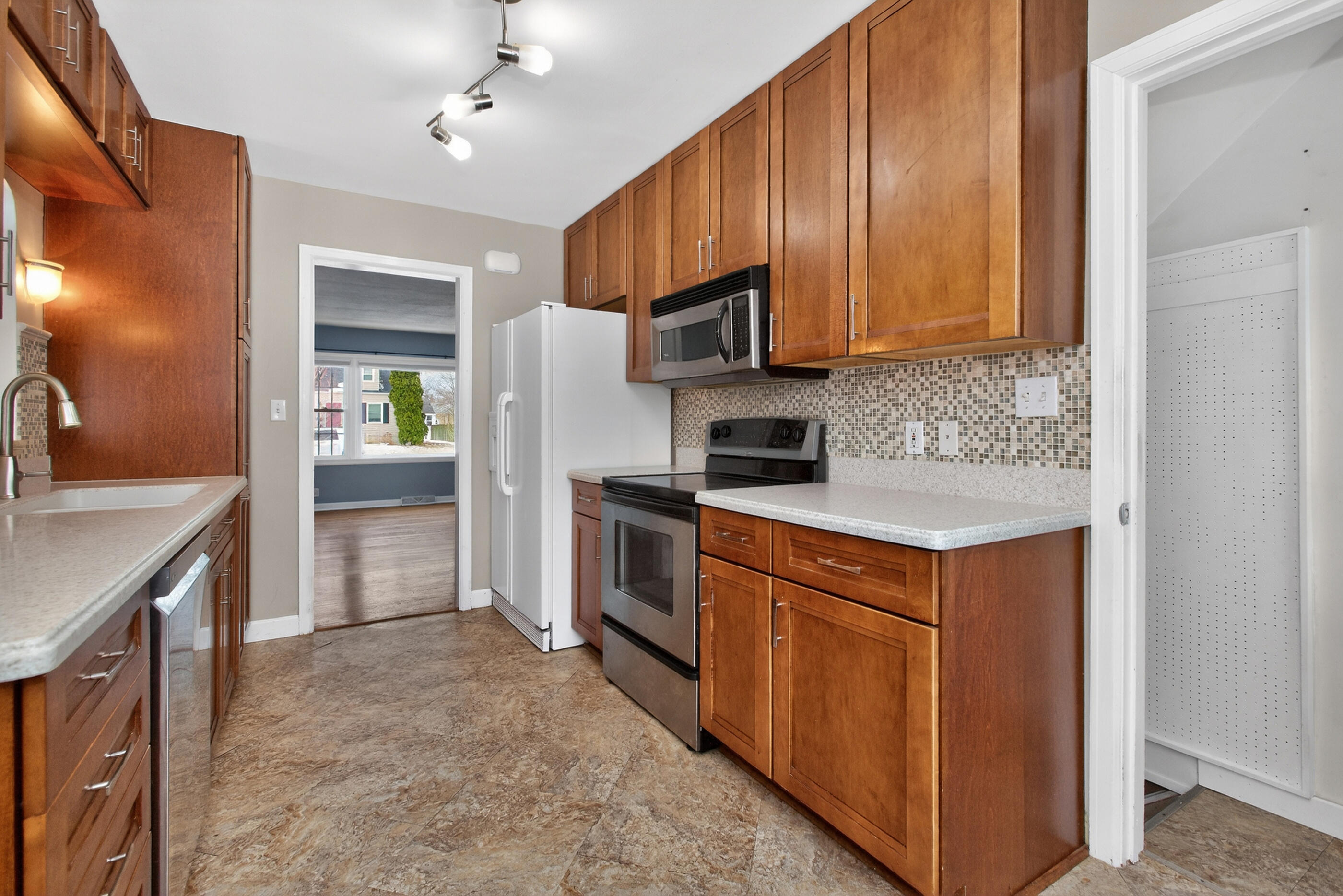 2311 Bryan Street St. Joseph, MI 49085 - Photo 5 of 19 9