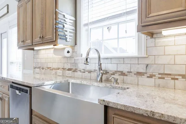 a close view of sink and tap