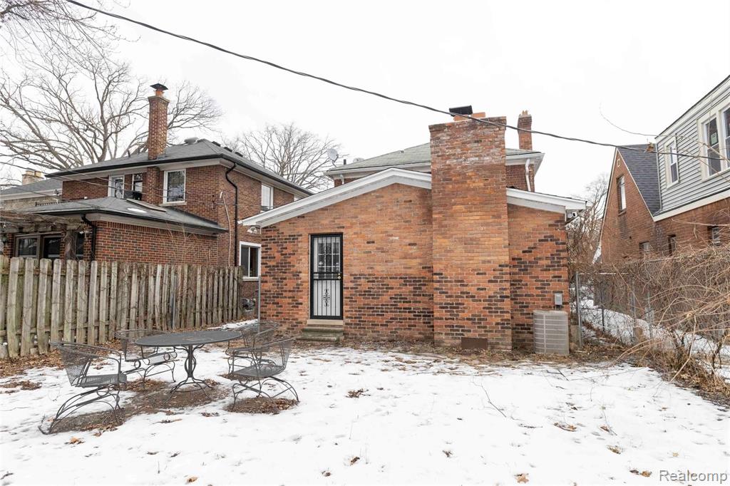 20201 Sheffield Road Detroit, MI 48221 - Photo 3 of 27