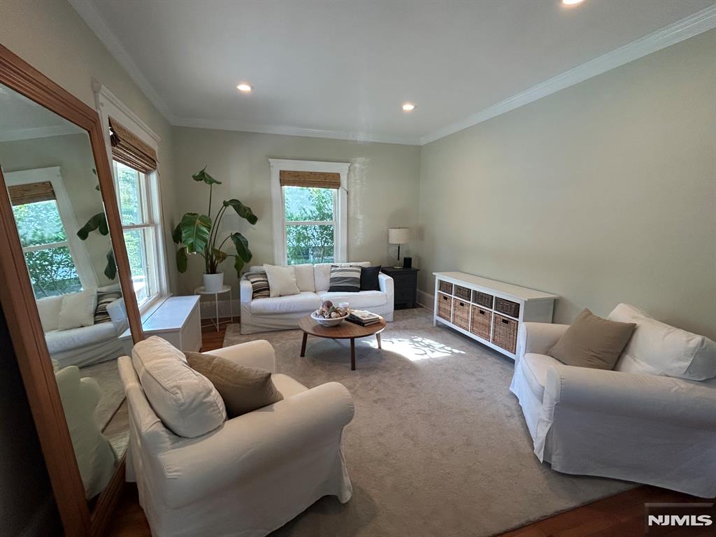 186 Godwin Avenue Ridgewood, NJ 07450 - Photo 3 of 20