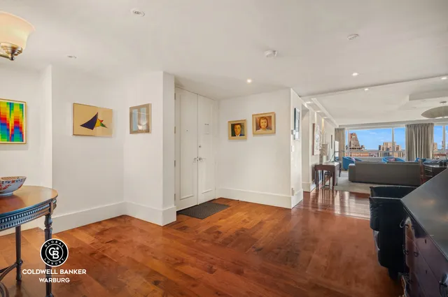 $2,595,000 | 190 East 72nd Street, Unit 34CD | Lenox Hill