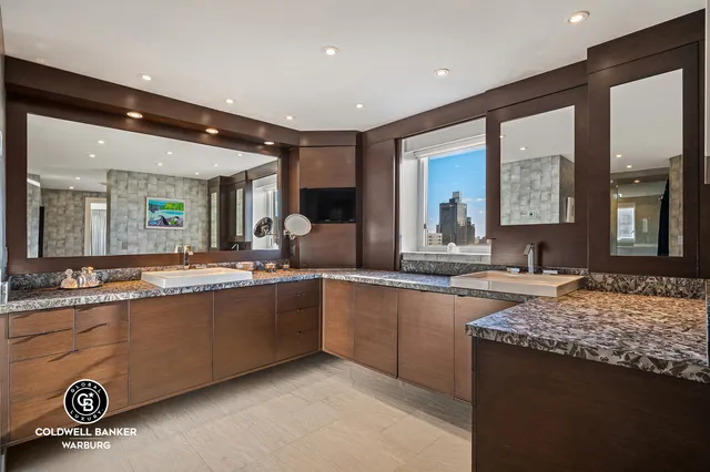 $2,595,000 | 190 East 72nd Street, Unit 34CD | Lenox Hill