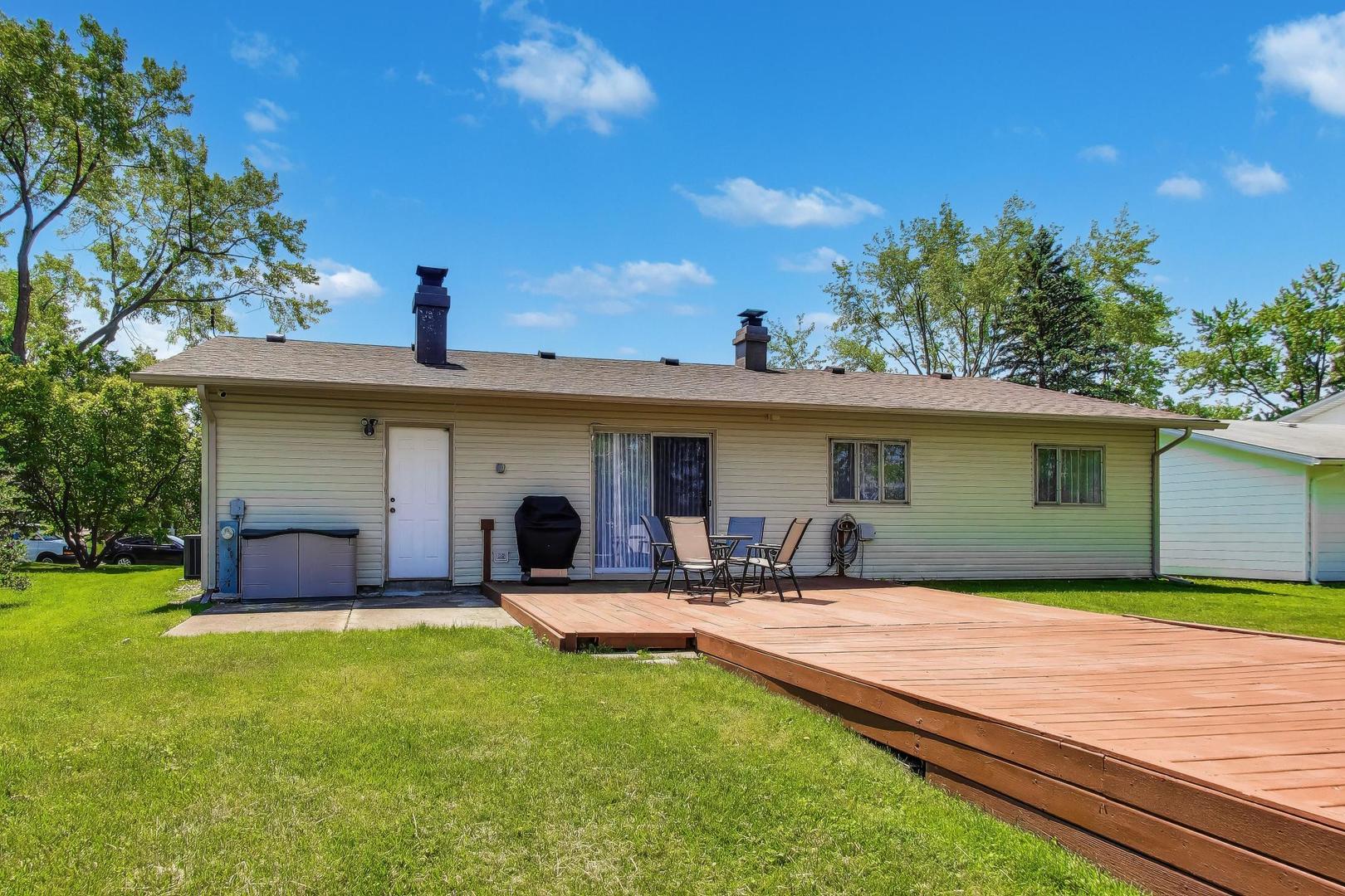 420 Bode Road Hoffman Estates, IL 60169 - Photo 18 of 20 a view of a house with a outdoor space