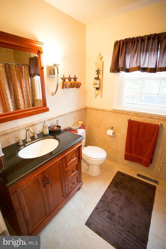 484 Ferry Road Fredericksburg, VA 22405 - Photo 7 of 28 Bath