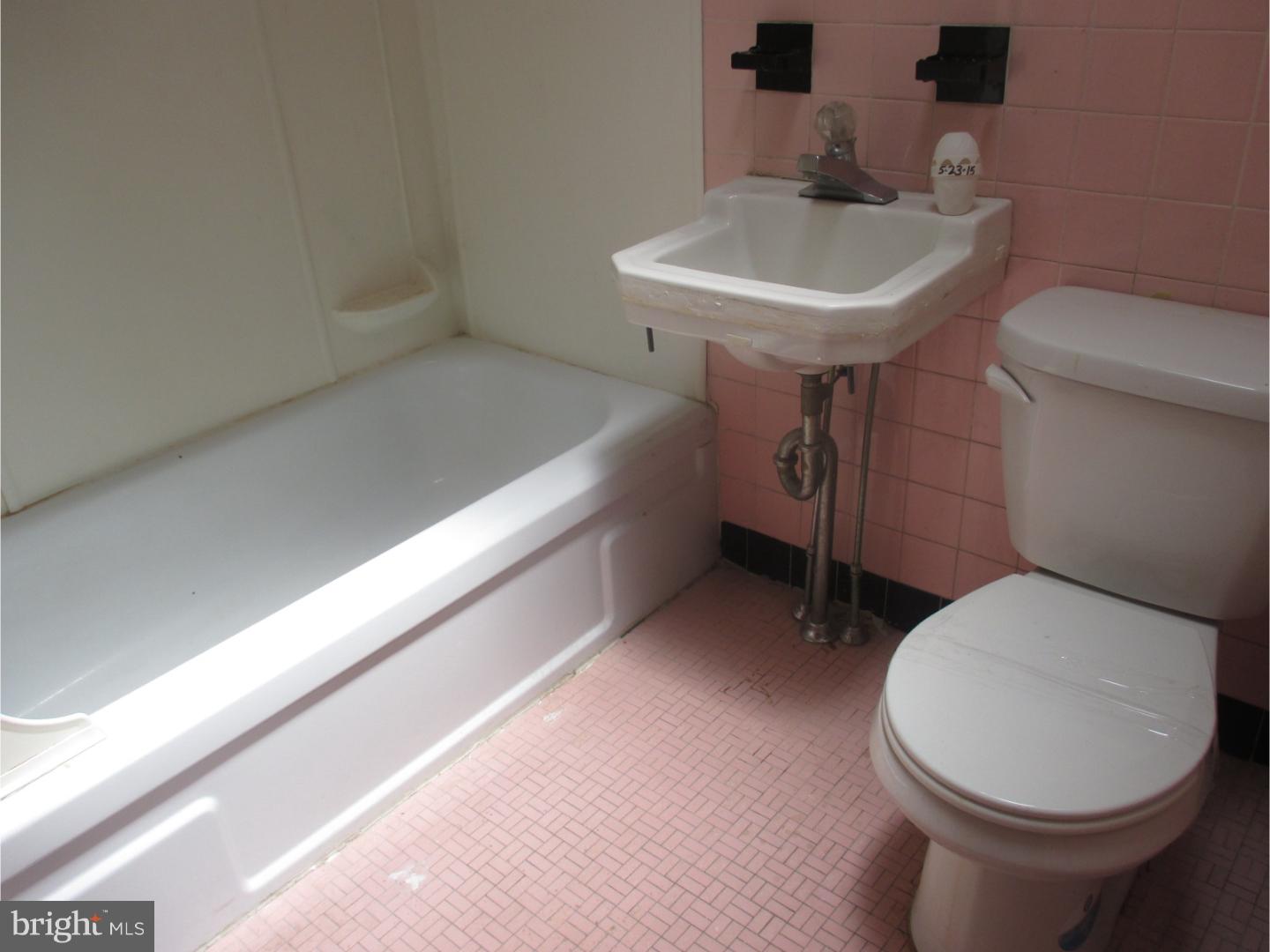 7116 Clinton Road Upper Darby, PA 19082 - Photo 11 of 13