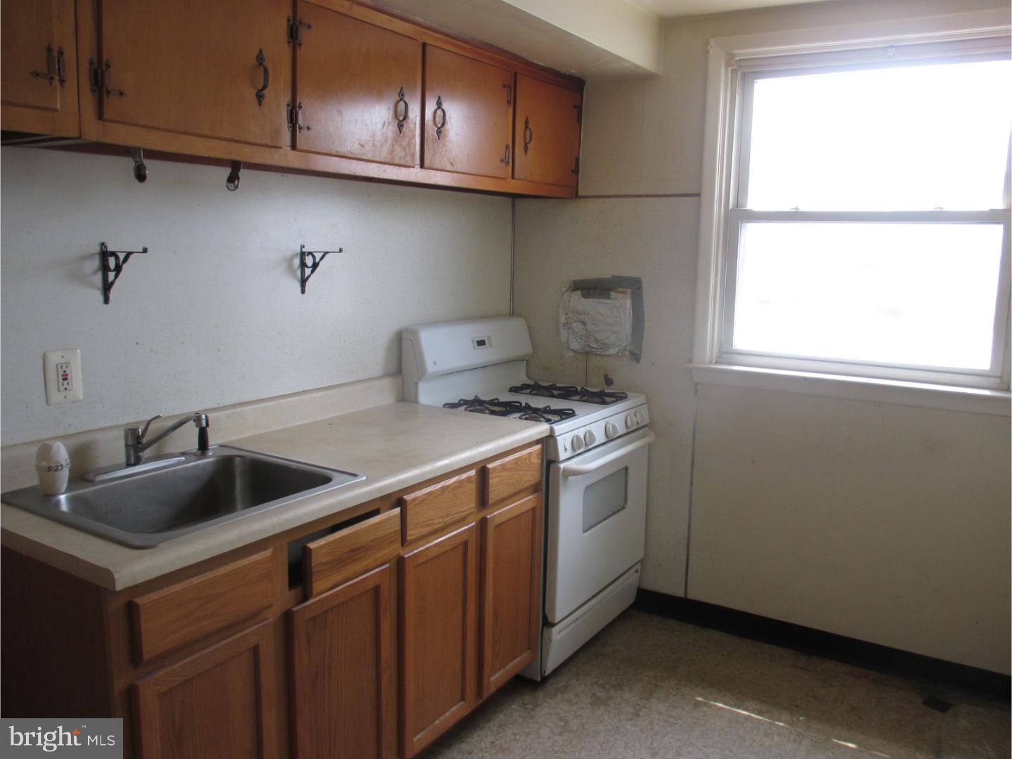 7116 Clinton Road Upper Darby, PA 19082 - Photo 5 of 13