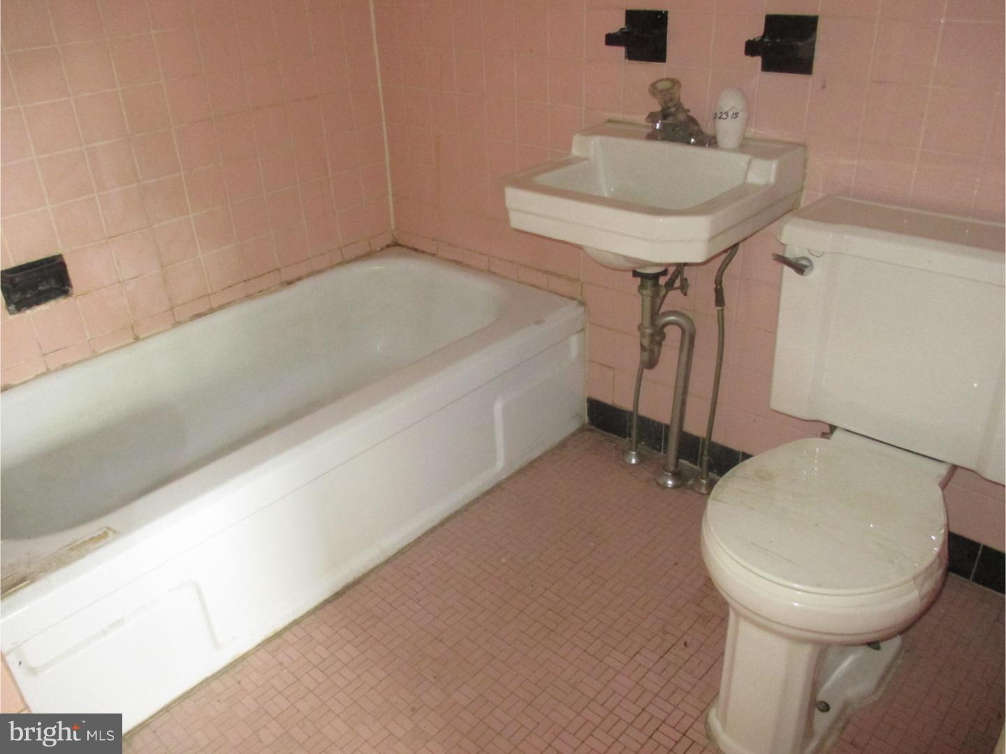7116 Clinton Road Upper Darby, PA 19082 - Photo 6 of 13