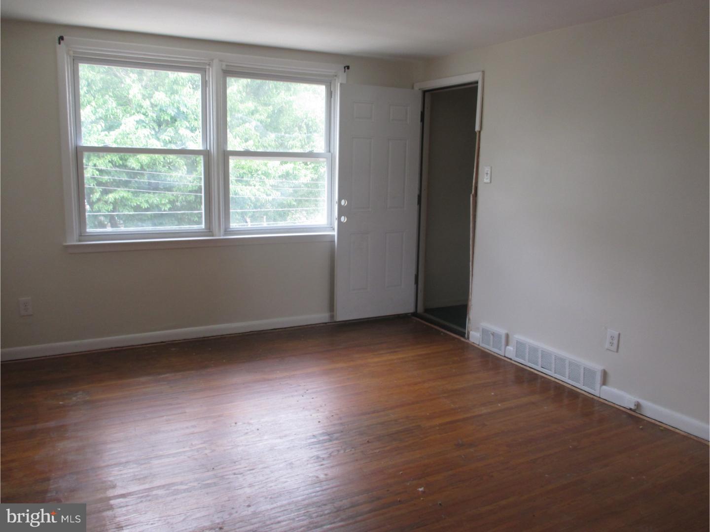 7116 Clinton Road Upper Darby, PA 19082 - Photo 8 of 13