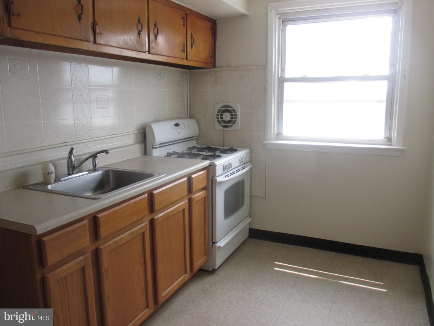 7116 Clinton Road Upper Darby, PA 19082 - Photo 10 of 13