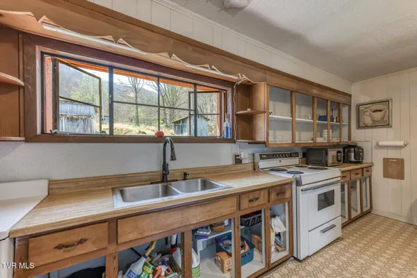 $245,000 | 119-111 Hughes Hollow Road, Roan Mountain, TN 37687