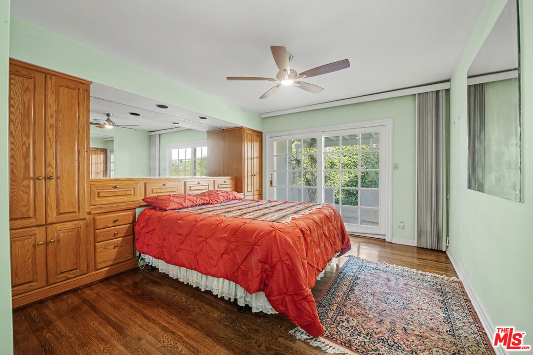 930 South Ridgeley Drive Los Angeles, CA 90036 - Photo 11 of 21