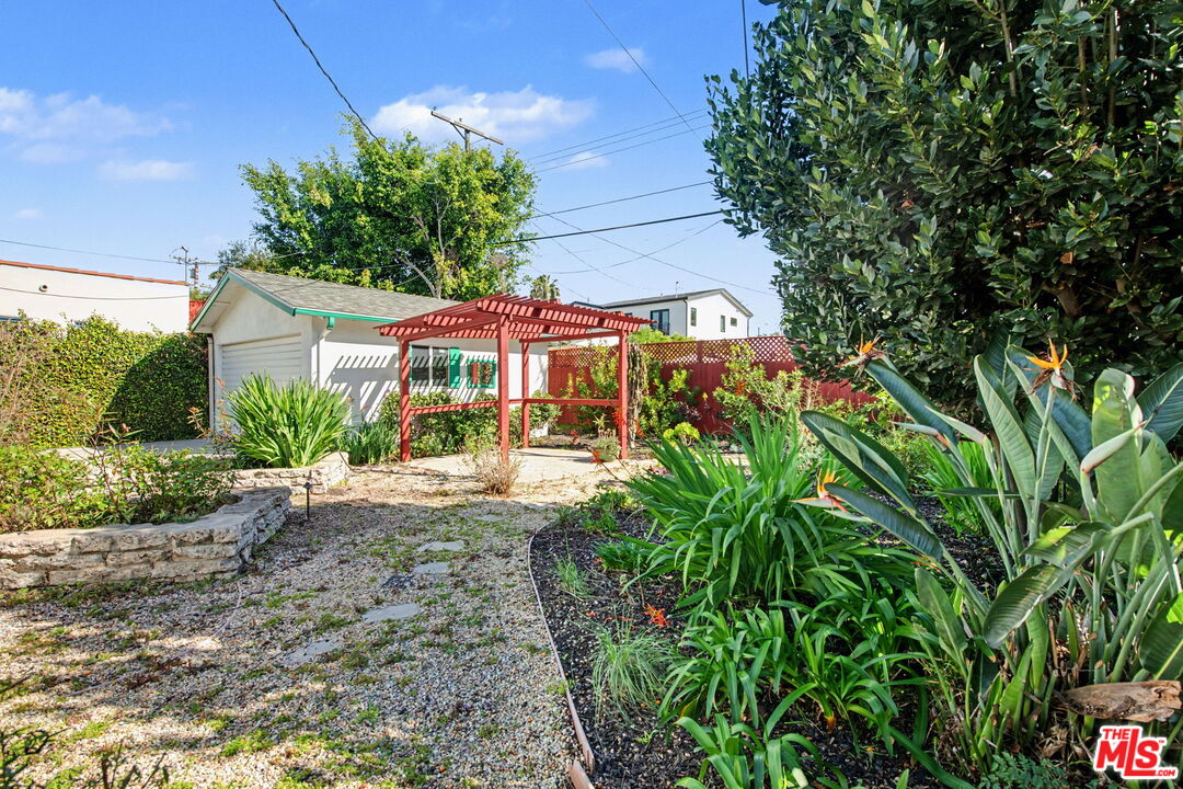 930 South Ridgeley Drive Los Angeles, CA 90036 - Photo 14 of 21