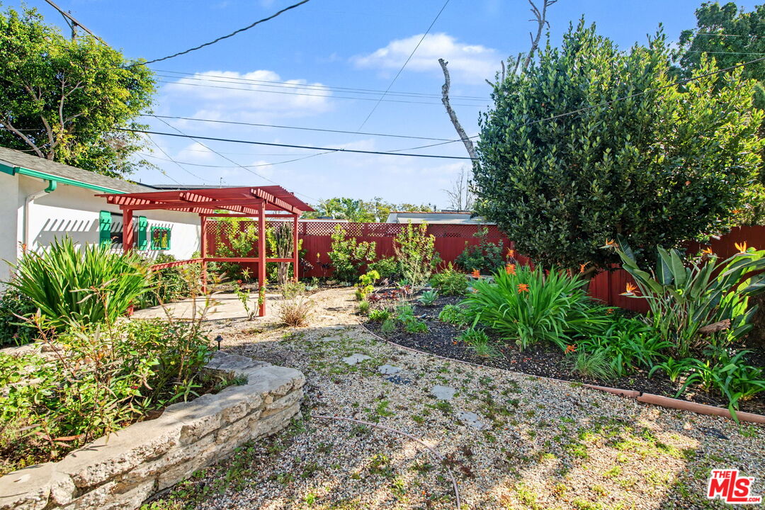 930 South Ridgeley Drive Los Angeles, CA 90036 - Photo 15 of 21