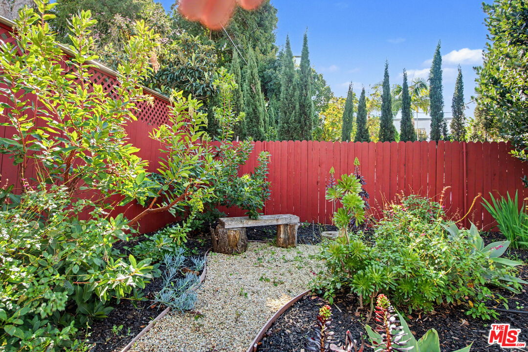 930 South Ridgeley Drive Los Angeles, CA 90036 - Photo 18 of 21