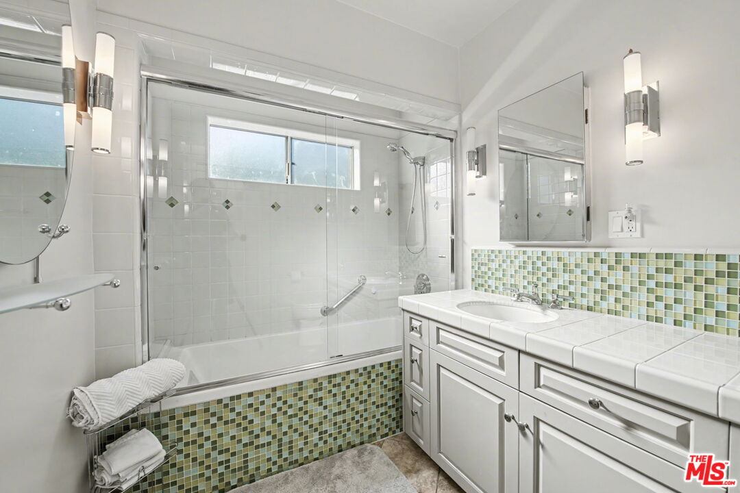 930 South Ridgeley Drive Los Angeles, CA 90036 - Photo 10 of 21