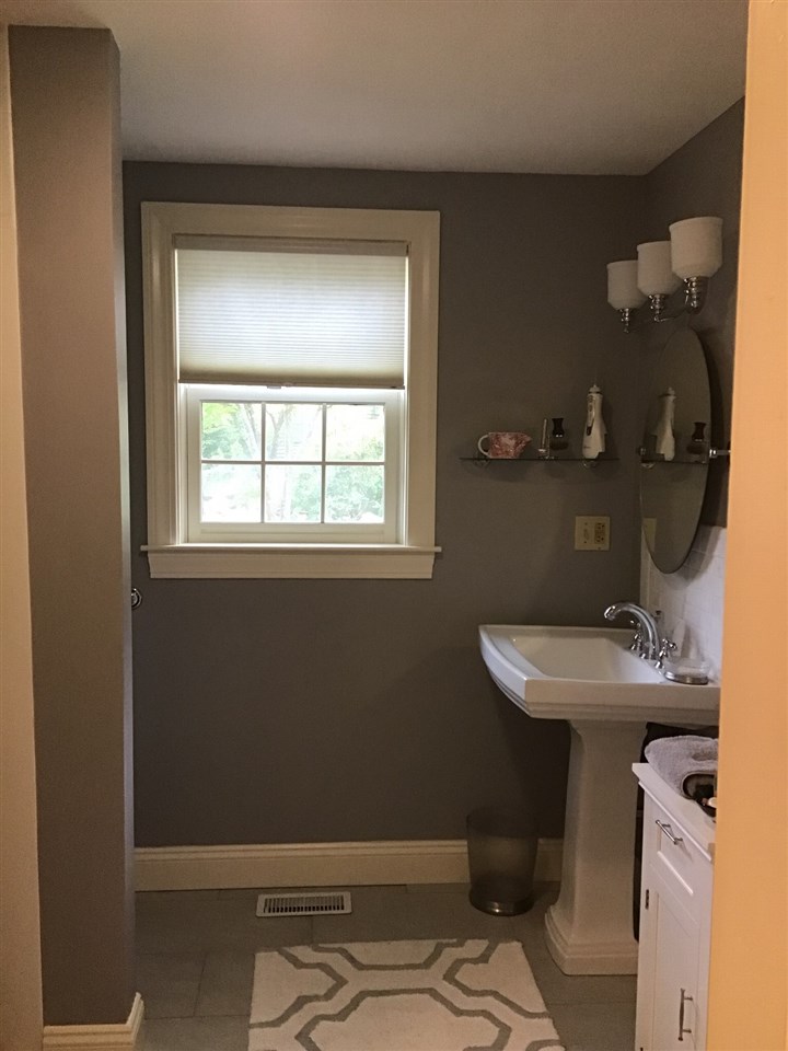 19 Coach Road Exeter, NH 03833 - Photo 7 of 12