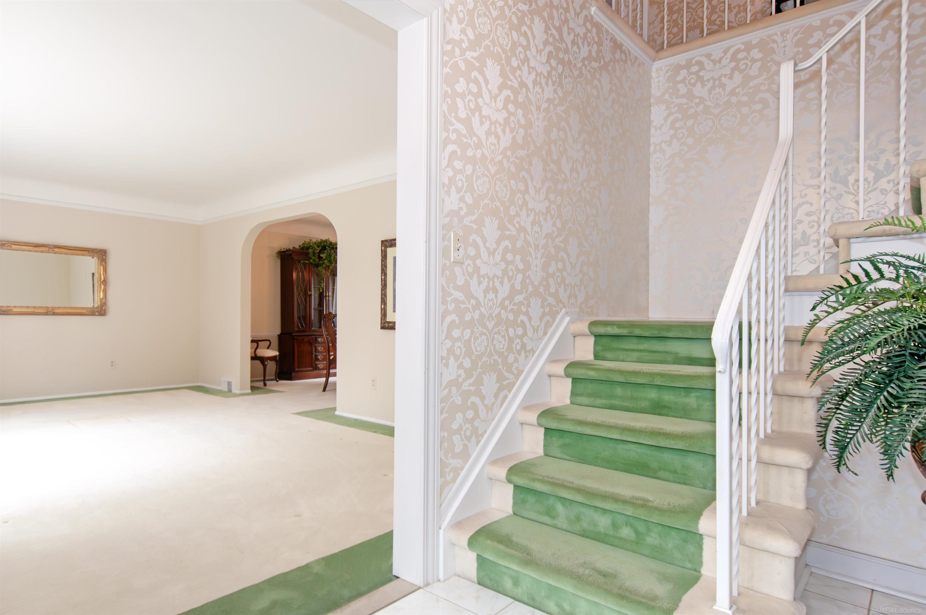 1010 Canterbury Road Grosse Pointe, MI 48236 - Photo 5 of 65 50108159-4.JPG