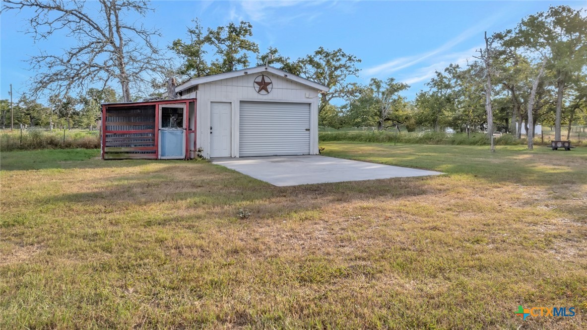 351 Sulphur Creek Road Victoria, TX 77905 - Photo 7 of 28