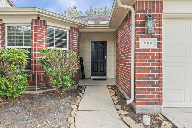 a view of entrance with a house