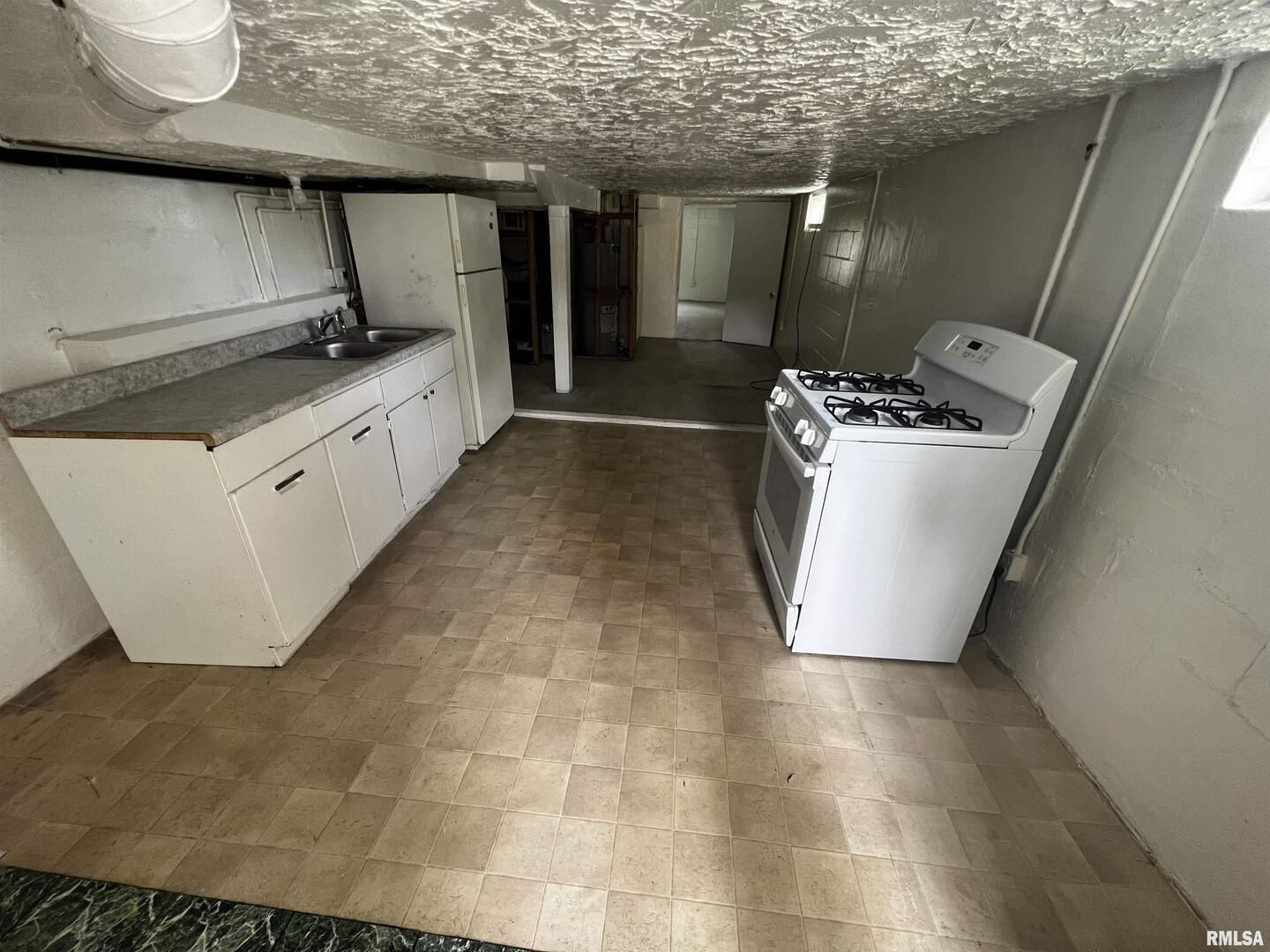 428 7th Street Moline, IL 61265 - Photo 11 of 17
