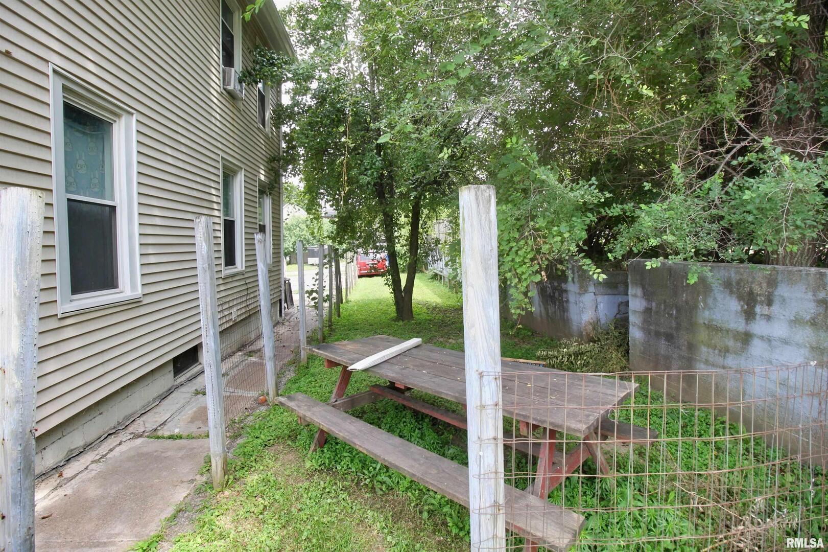 428 7th Street Moline, IL 61265 - Photo 2 of 17