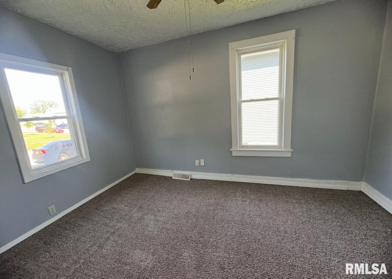 428 7th Street Moline, IL 61265 - Photo 8 of 17