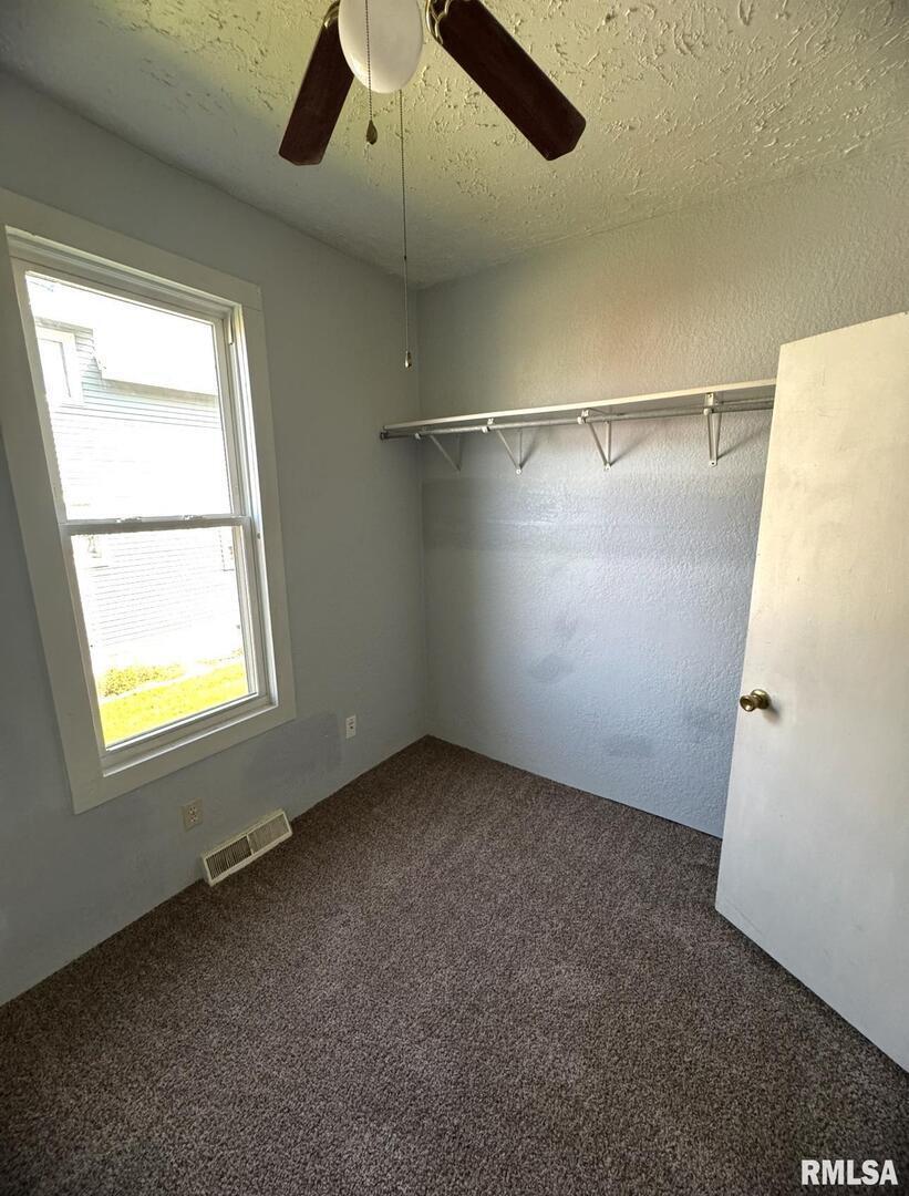 428 7th Street Moline, IL 61265 - Photo 9 of 17