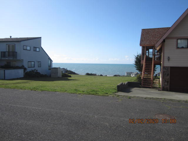 186 Sea View Road Shelter Cove, CA 95589 - Photo 2 of 18 view 1