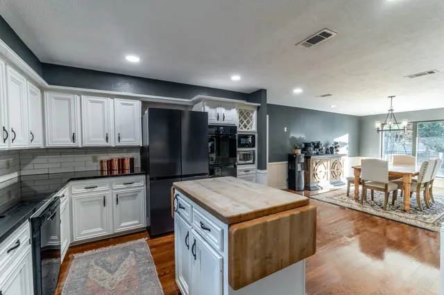 $549,000 | 20 Amherst Court, Conroe, TX 77304