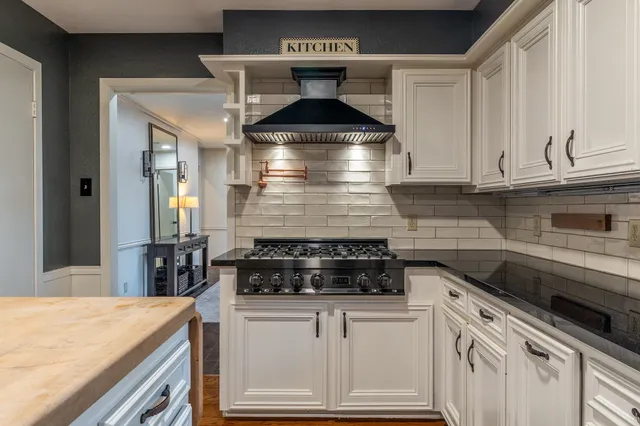 $549,000 | 20 Amherst Court, Conroe, TX 77304