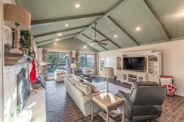 $549,000 | 20 Amherst Court, Conroe, TX 77304