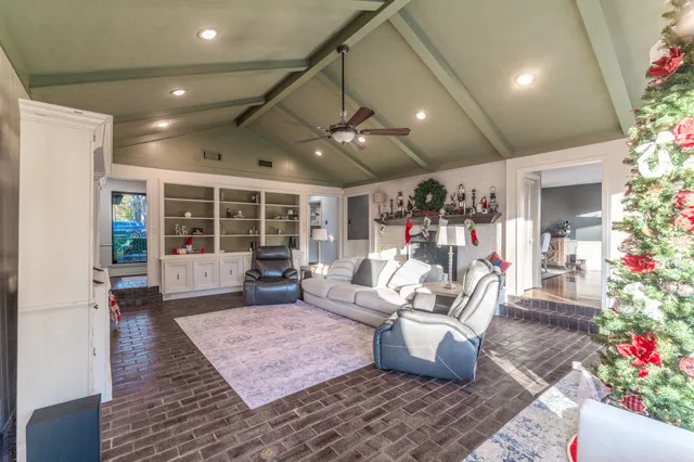 $549,000 | 20 Amherst Court, Conroe, TX 77304