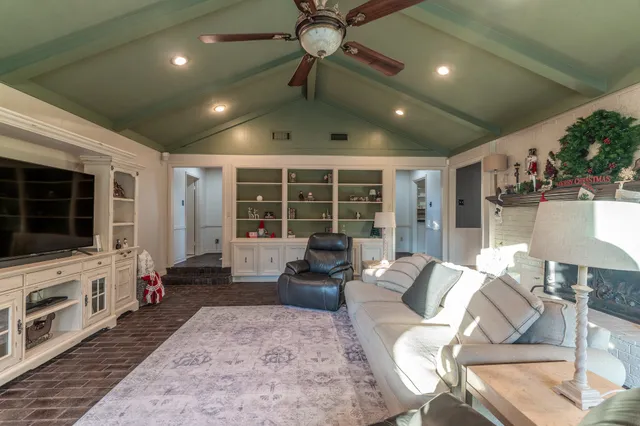 $549,000 | 20 Amherst Court, Conroe, TX 77304