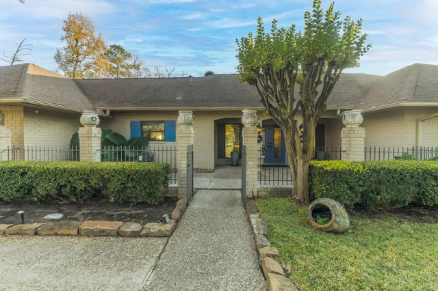 $549,000 | 20 Amherst Court, Conroe, TX 77304