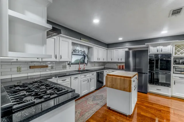 $549,000 | 20 Amherst Court, Conroe, TX 77304