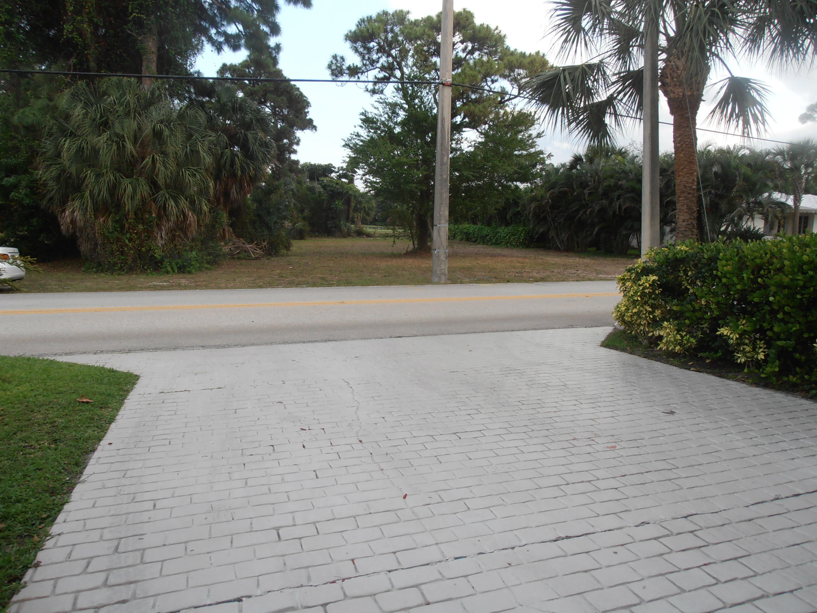 431 East Royal Palm Road Boca Raton, FL 33432 - Photo 3 of 71 driveway