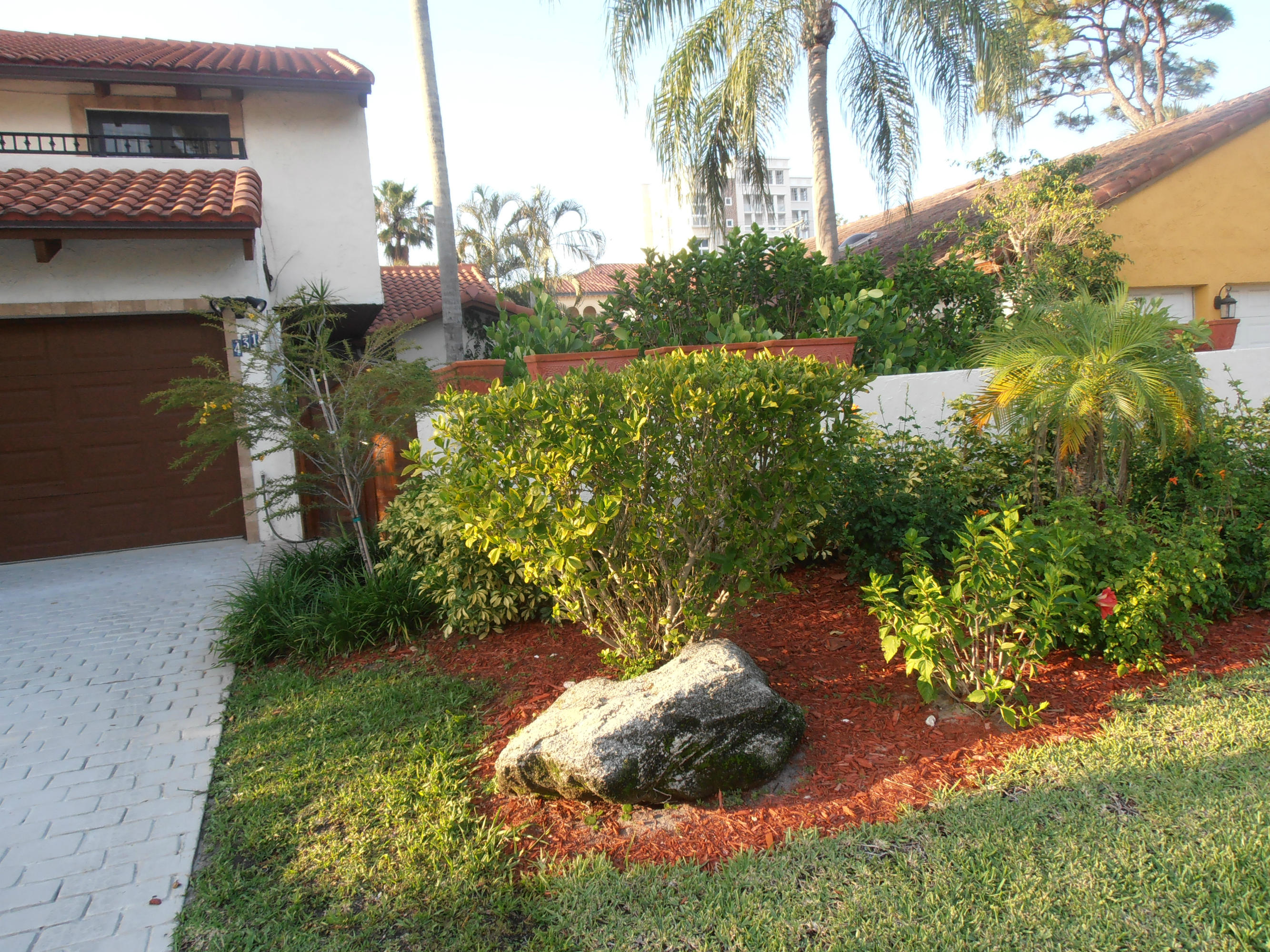 431 East Royal Palm Road Boca Raton, FL 33432 - Photo 4 of 71 front yard