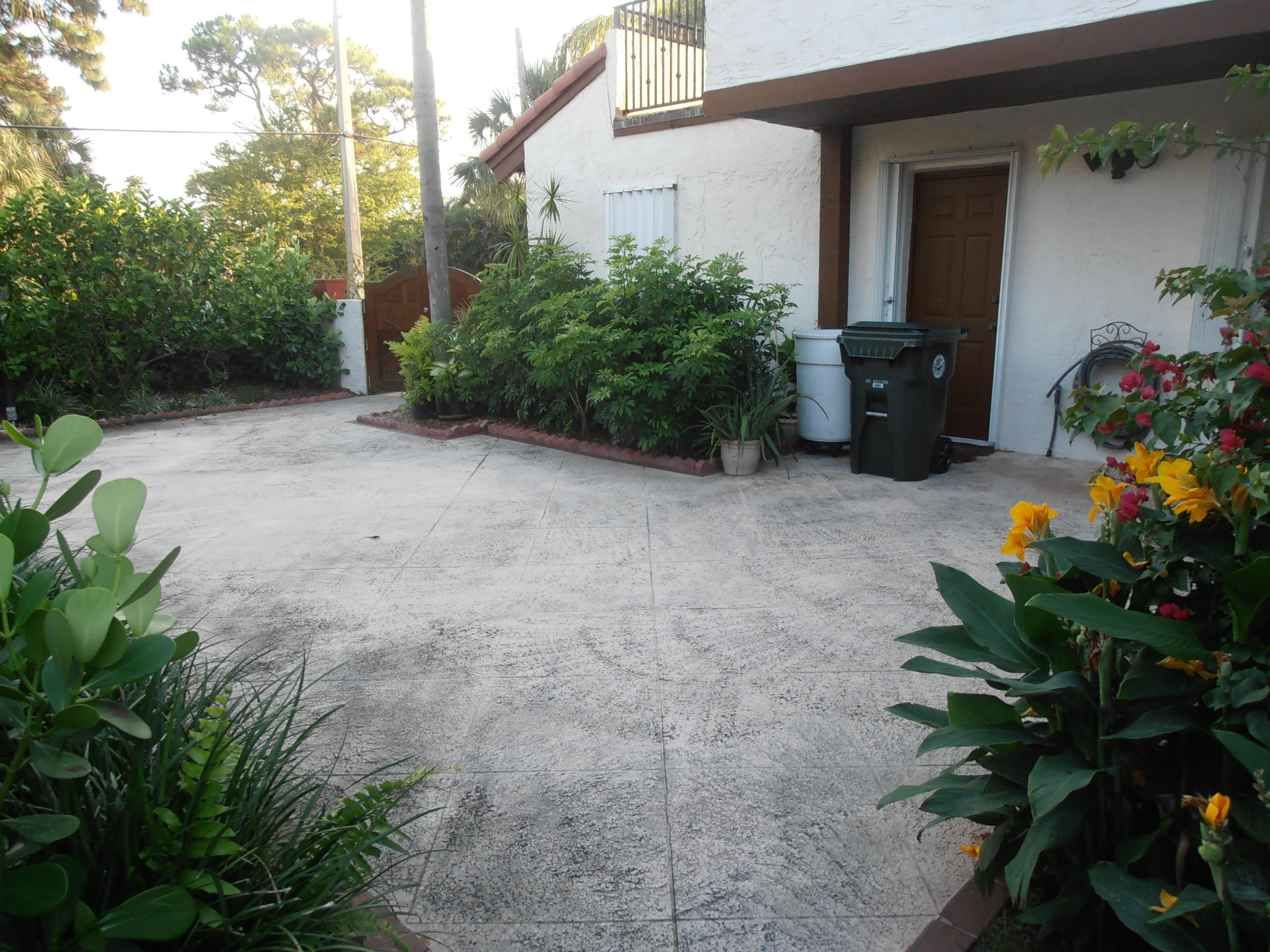431 East Royal Palm Road Boca Raton, FL 33432 - Photo 5 of 71 court yard